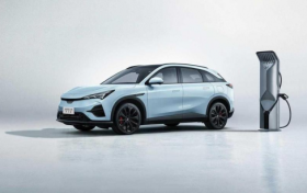 ​极狐新阿尔法T5 续航领衔，安全护航，智能加持，纯电 SUV 强者之姿尽显